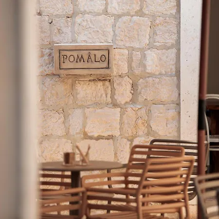 Pomalo Hotel